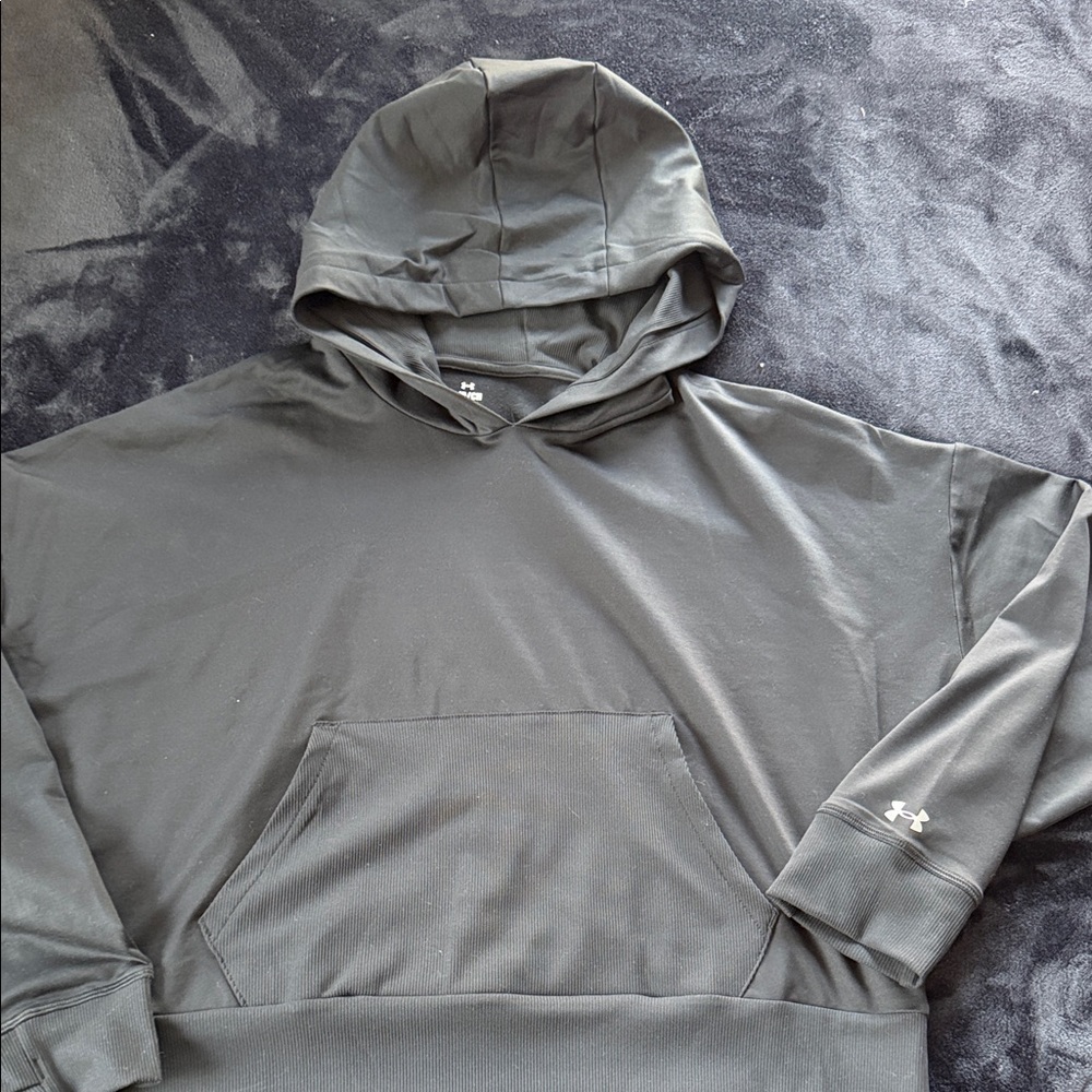 Under Armour Cropped Black Pullover Hoodie